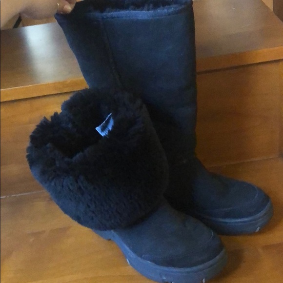 Black ugg booth with tribal stripe - Picture 2 of 5